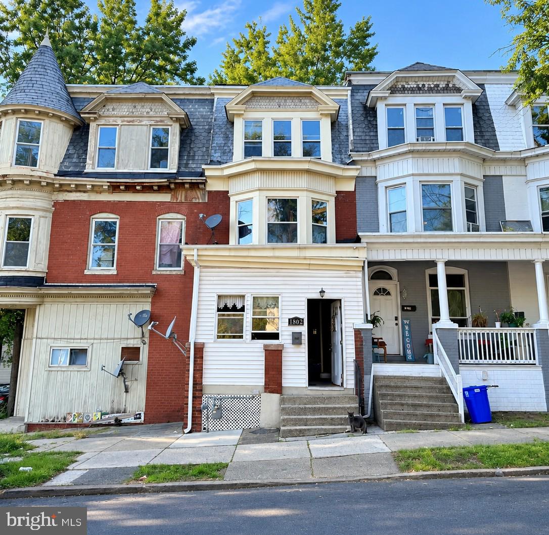 1802 Walnut St — photo