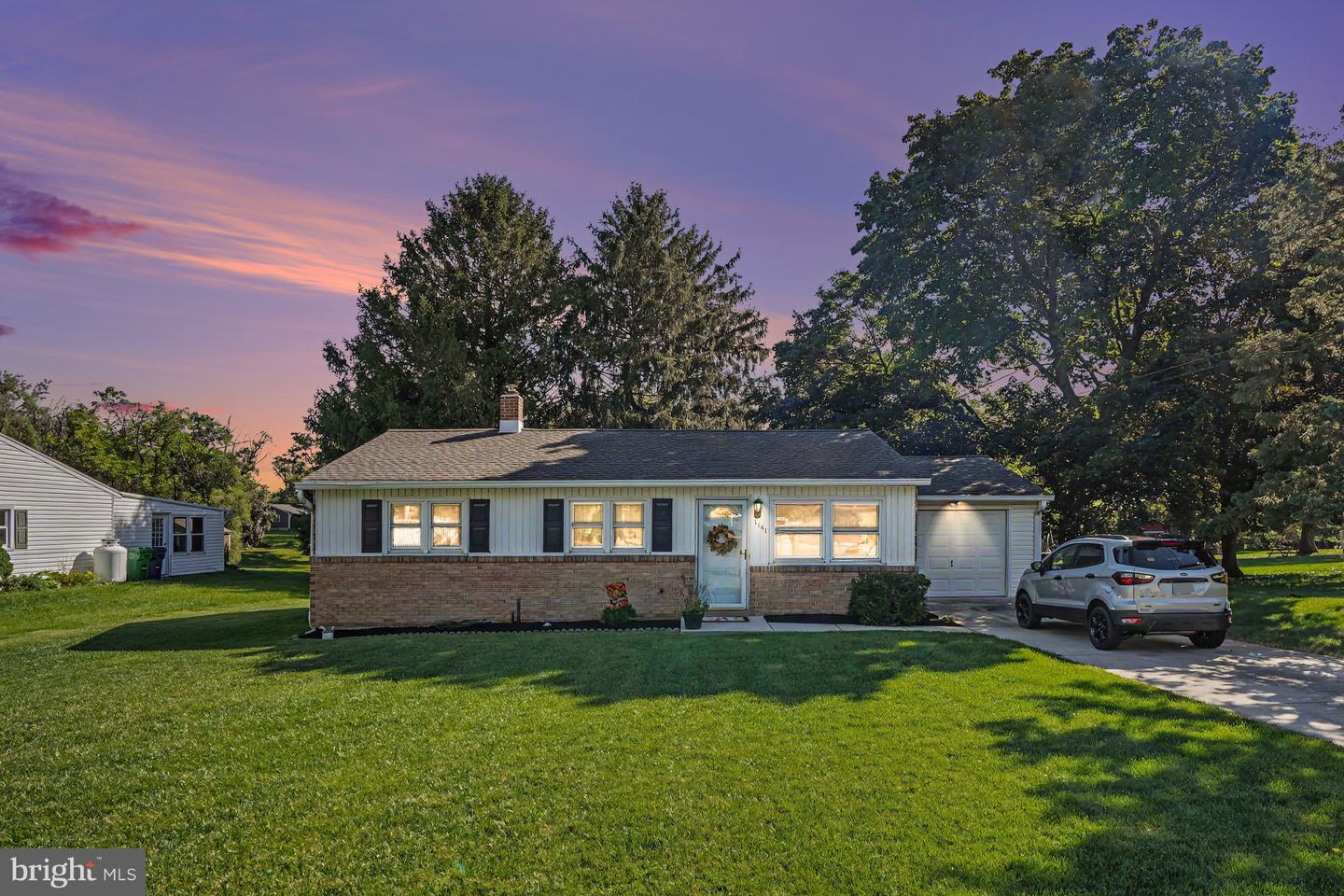 1141 Fairmont Dr — photo
