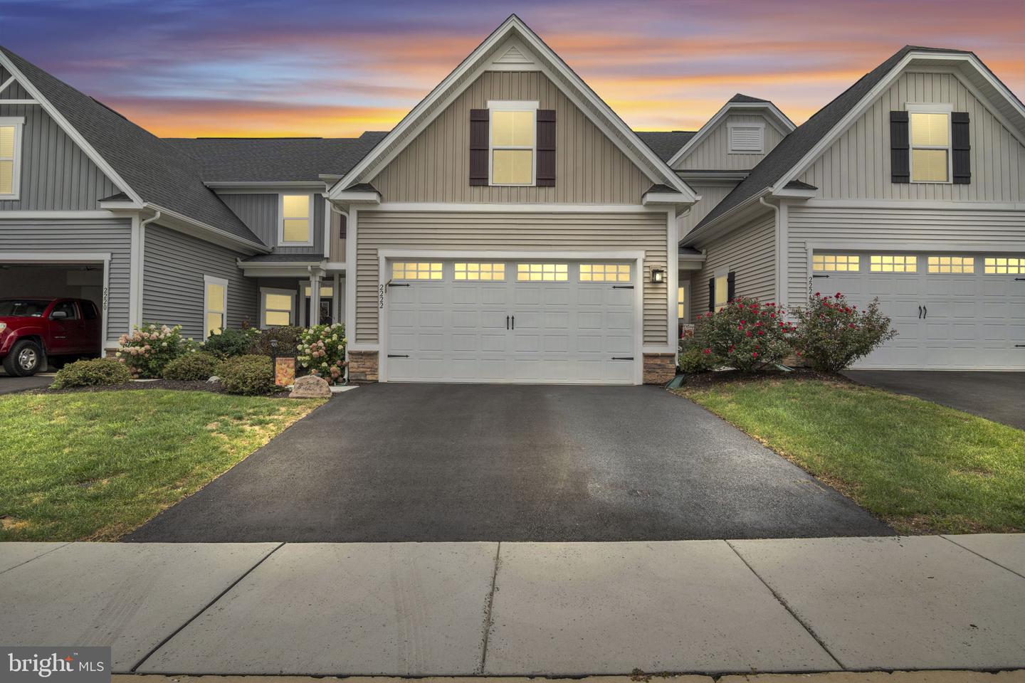 2222 Caroline Ln — photo