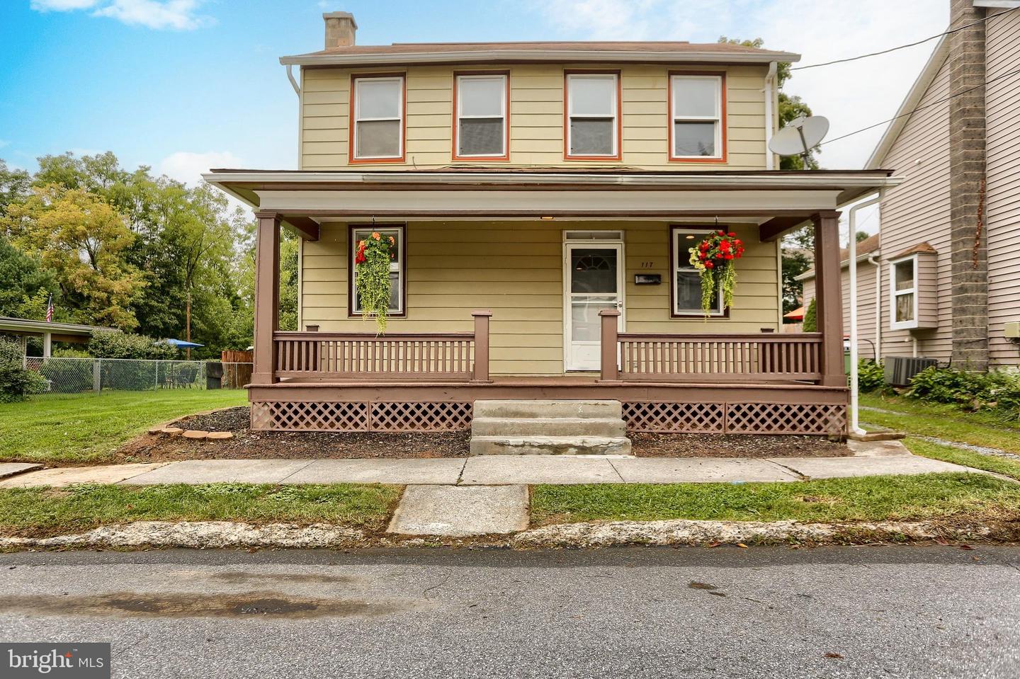 117 W Main St — photo