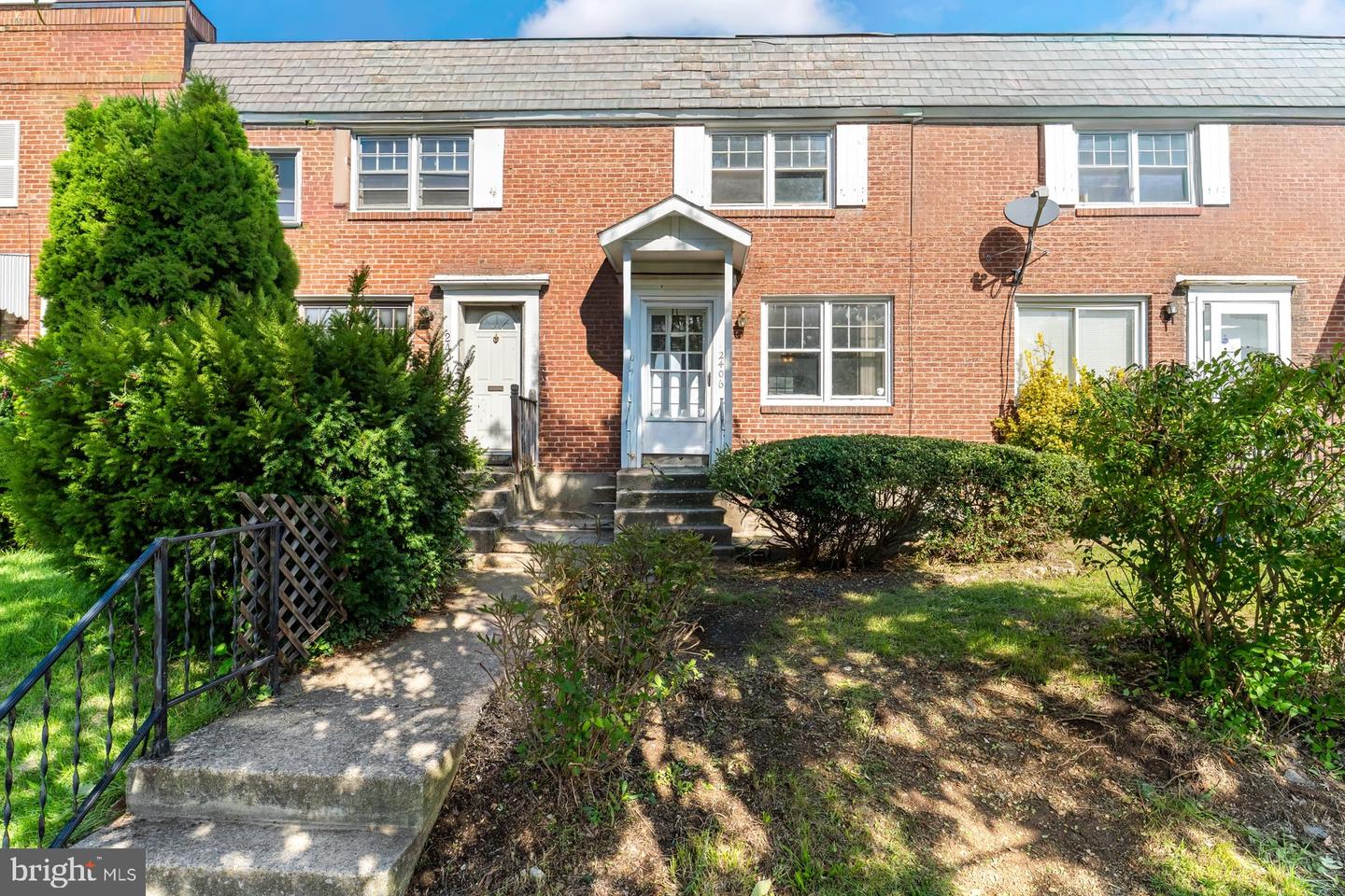2406 Kensington St — photo