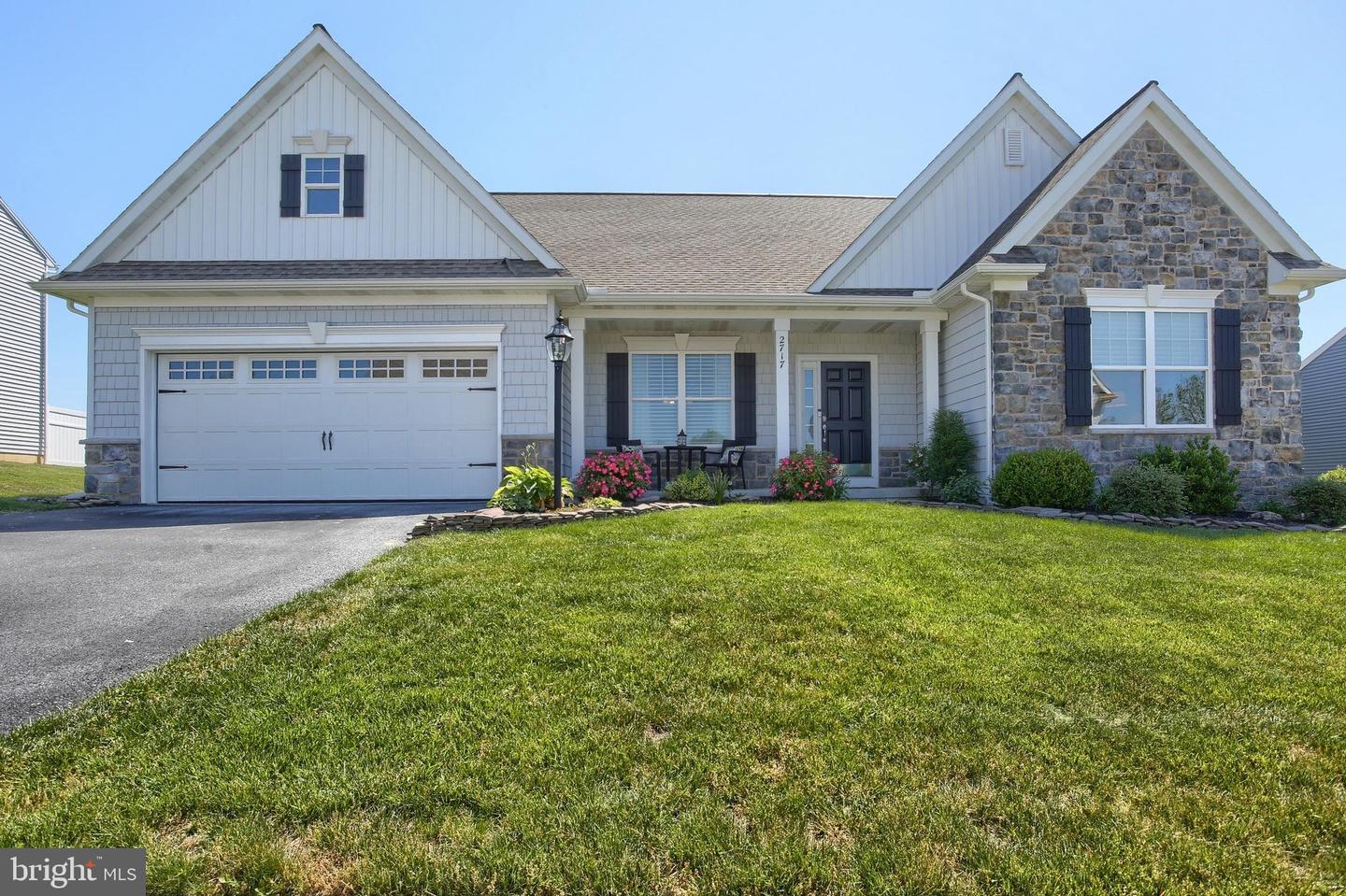 2717 Pin Oak Dr — photo
