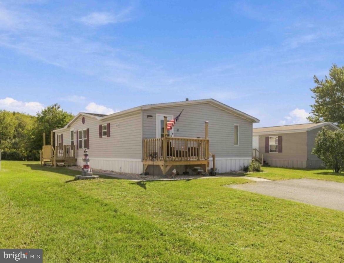 215 Houston Dr — photo