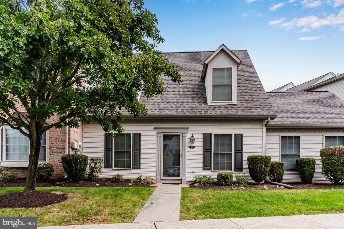 211 Saddle Ridge Dr — photo