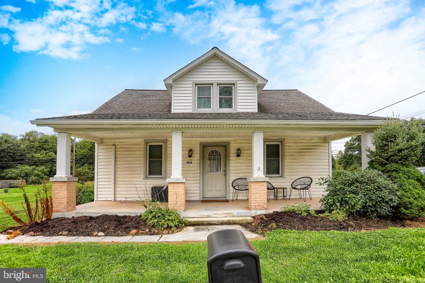 1028 N River Rd — photo