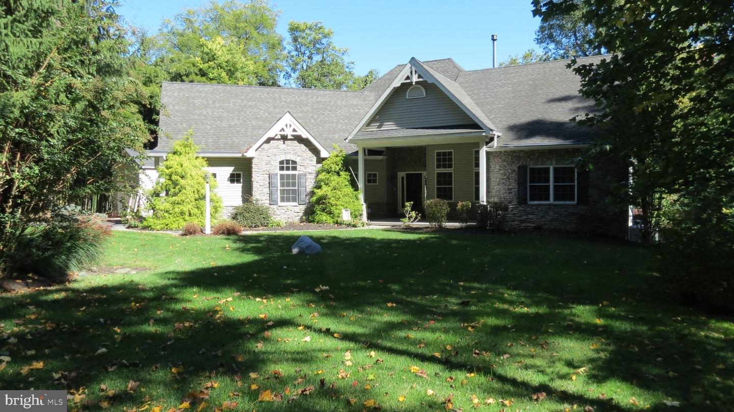 1911 Schoolhouse Rd — photo