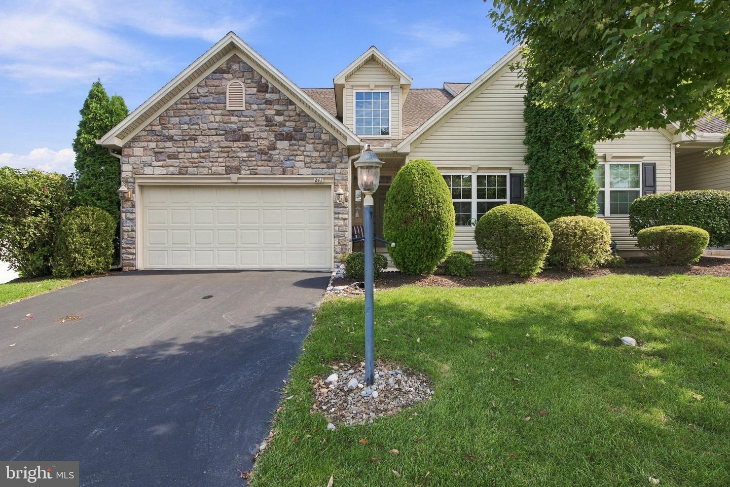 241 Tiverton Ln — photo