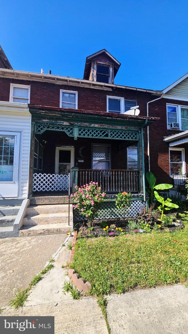 1722 Paxton St — photo