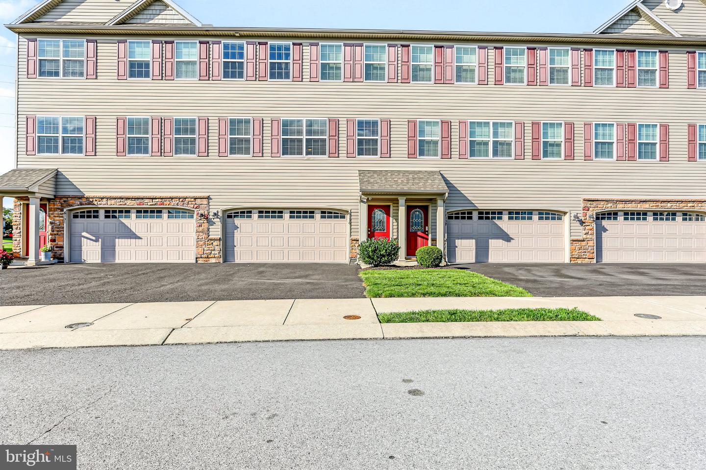 6136 Terry Davis Ct — photo