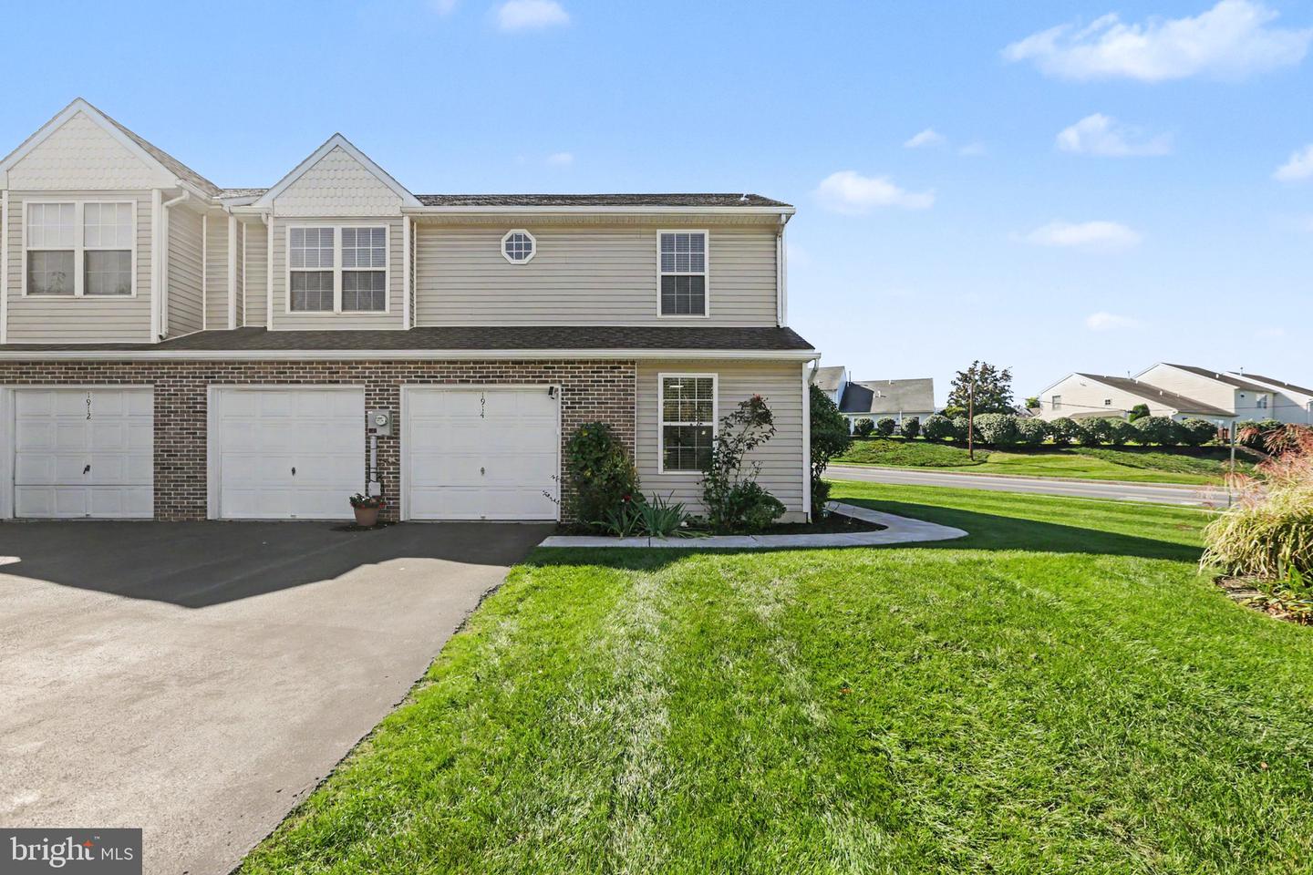 1914 New Dawn Dr — photo