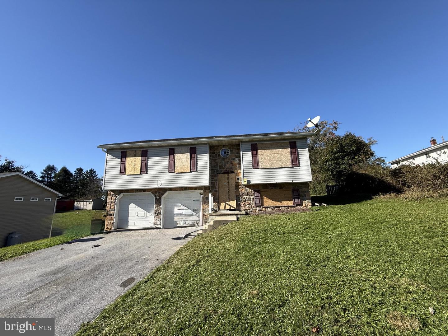 6524 Fairfax Dr — photo