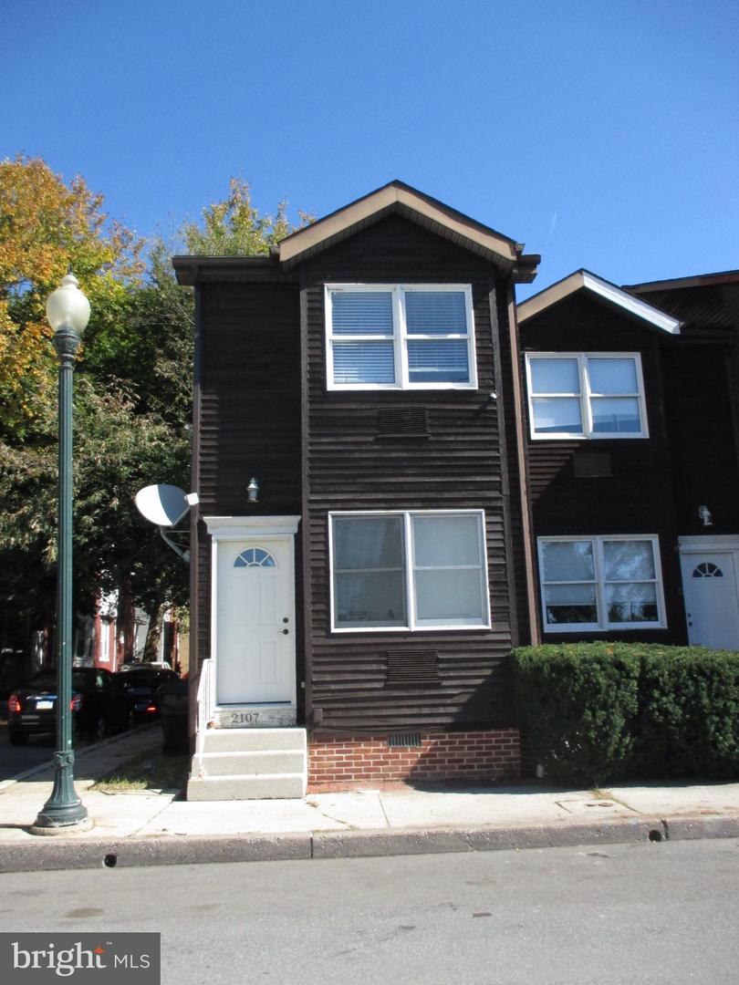 2107 Penn St — photo
