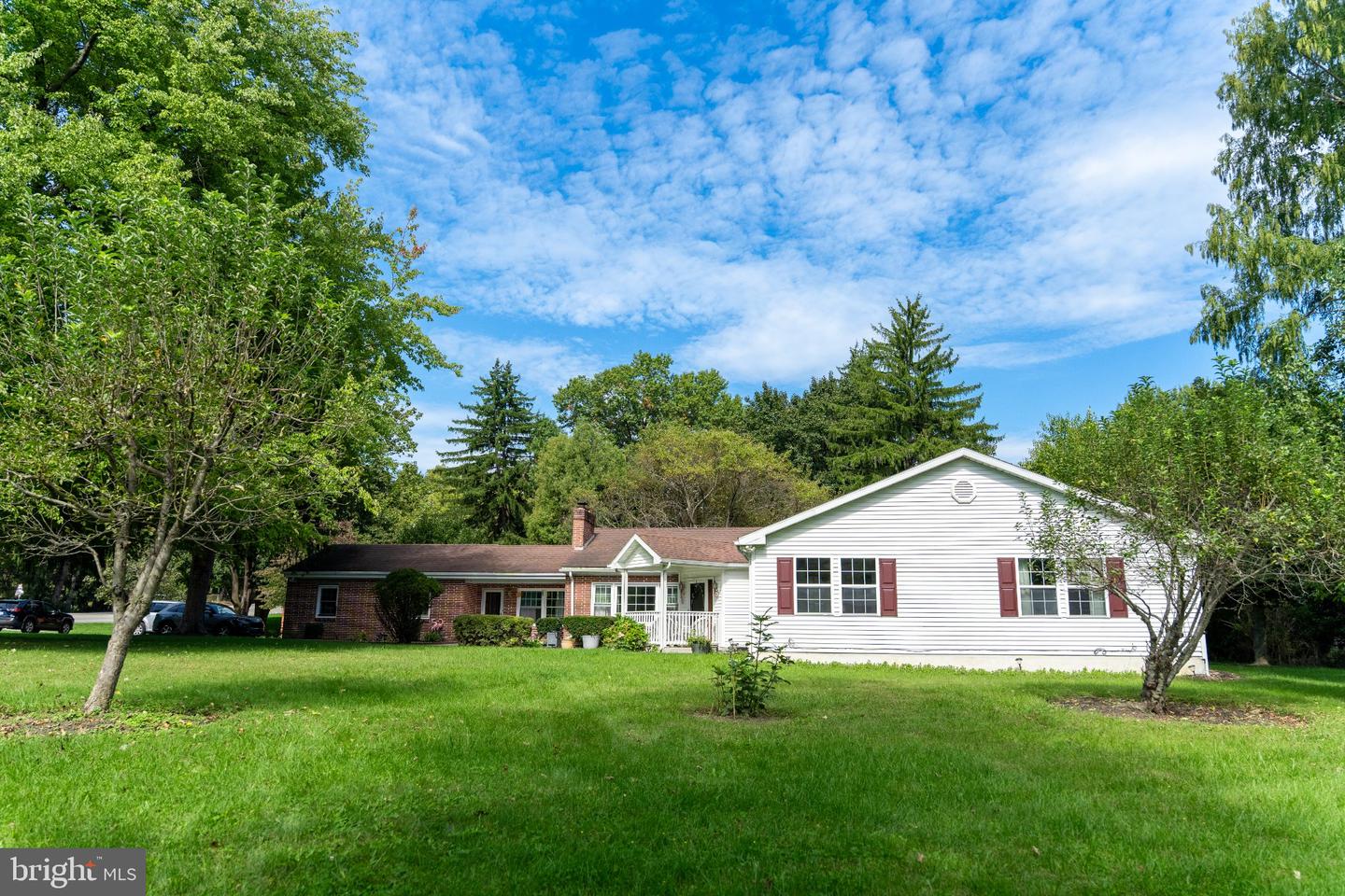 1601 Colonial Road, Harrisburg, PA 17112