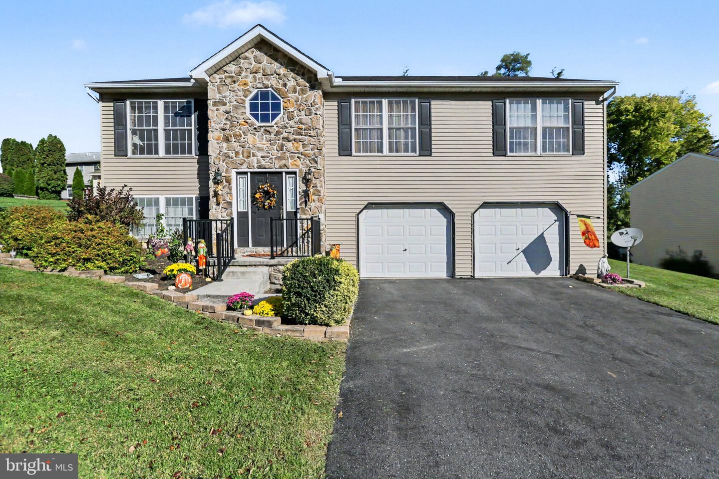 1330 Fox Hollow Dr — photo