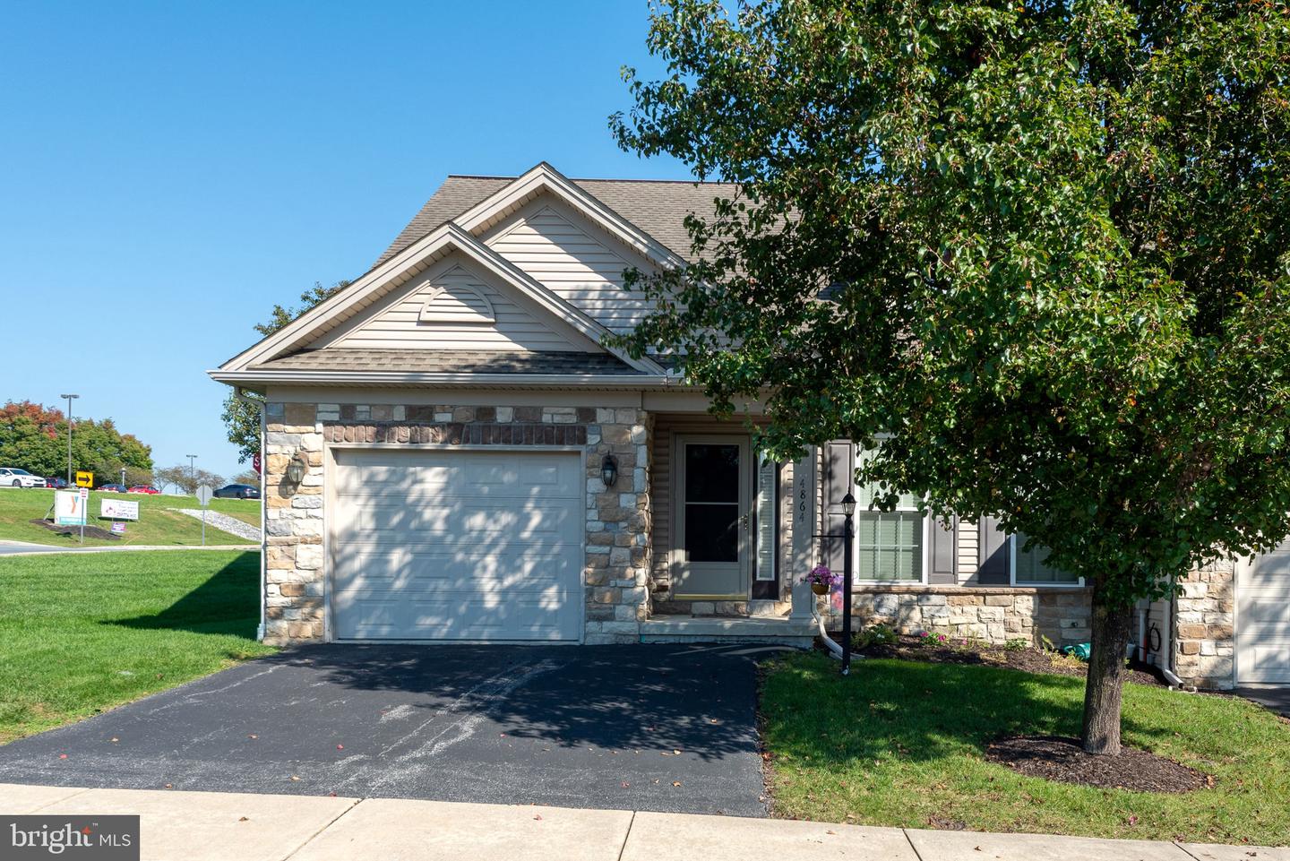 4864 Sheffield Ct — photo
