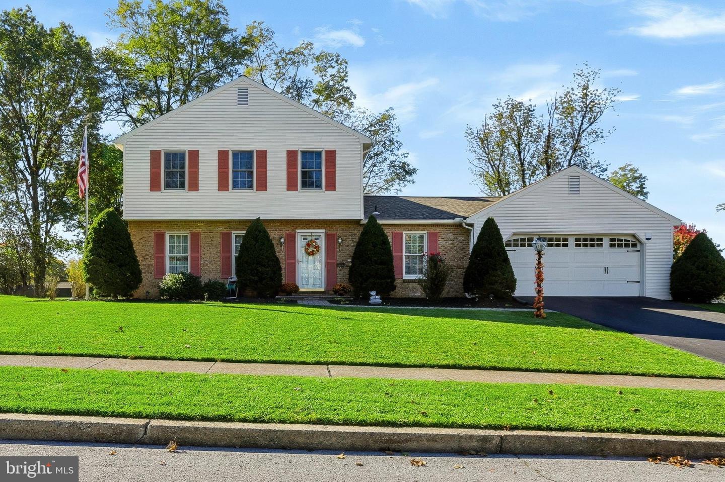 2282 Forest Hills Dr — photo