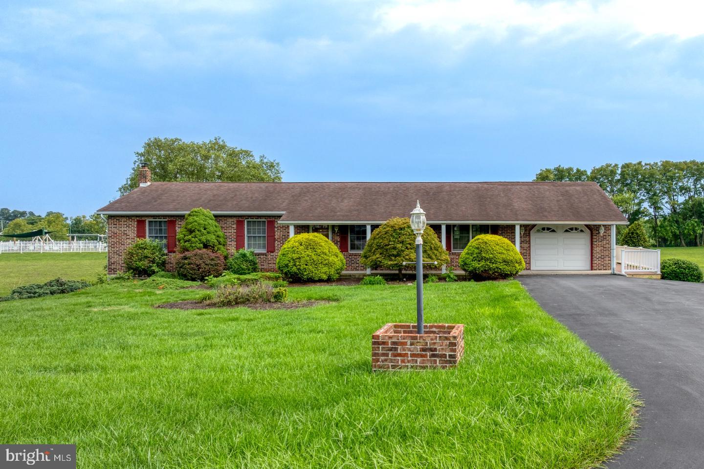 201 Kelley Ct — photo
