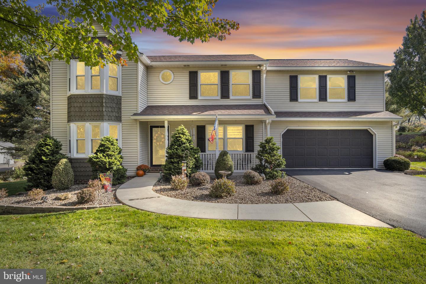 207 S Hill Dr — photo