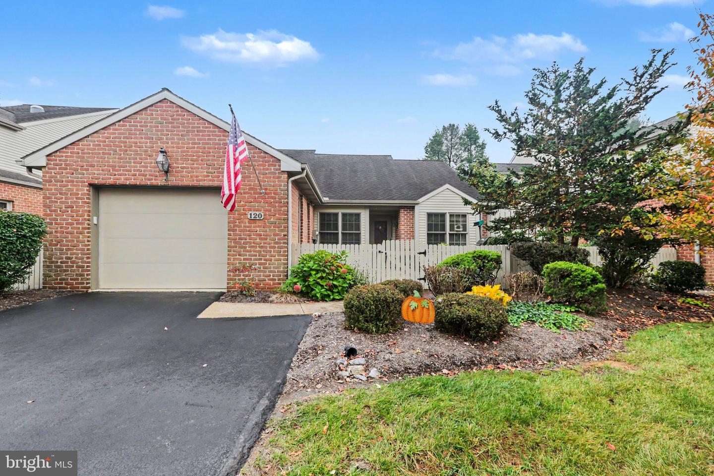 120 Cambridge Dr — photo