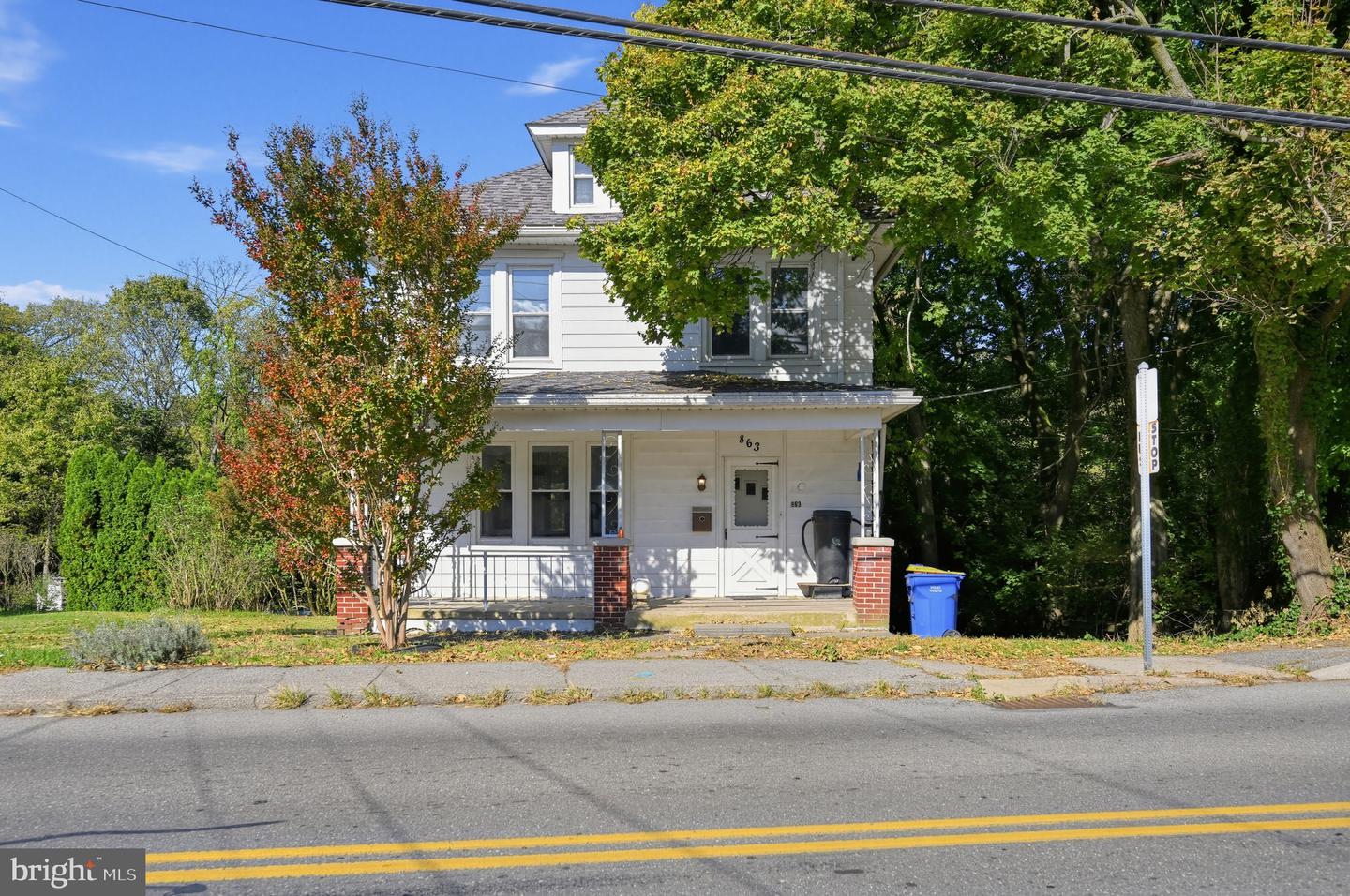 863 Highland St — photo