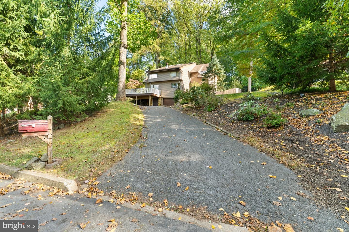 1426 Spring Hill Dr — photo