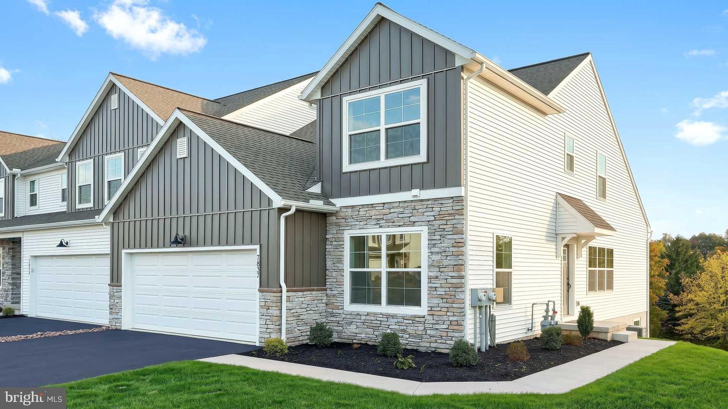 7837 Oak Brook Dr — photo