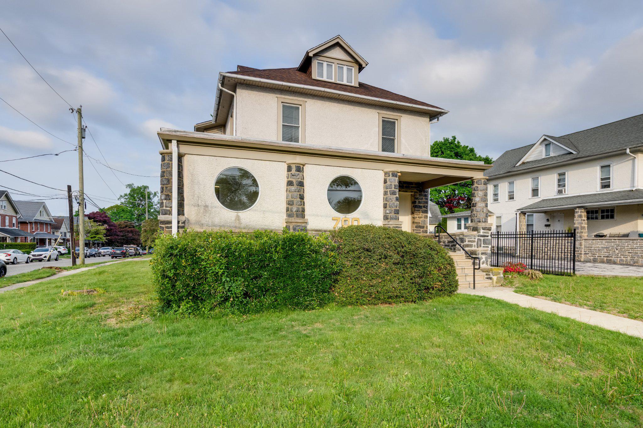 700 Darby Rd — photo