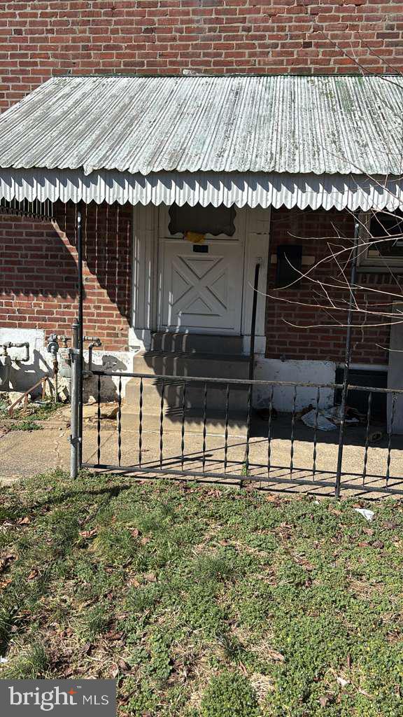 7303 Sherbrook Blvd — photo