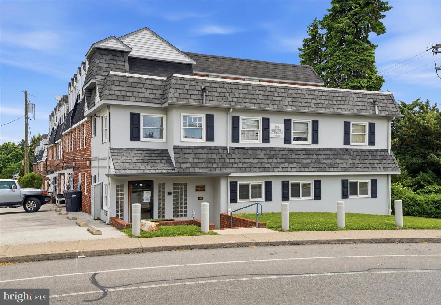 1001 E Darby Road #First Floor Unit a — photo
