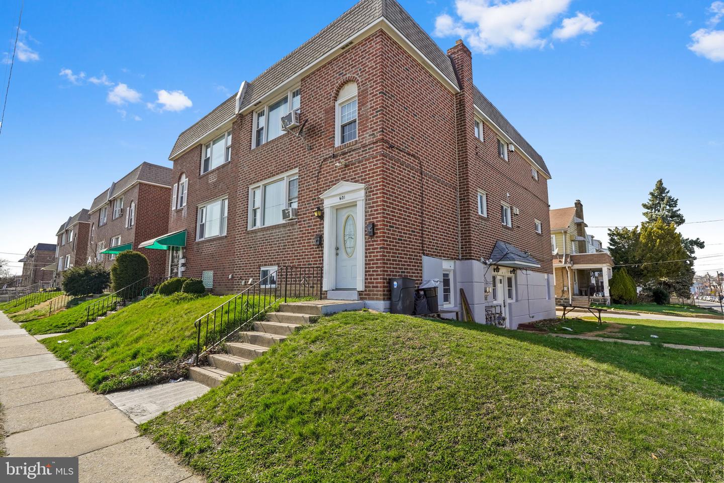 601 Bywood Ave — photo