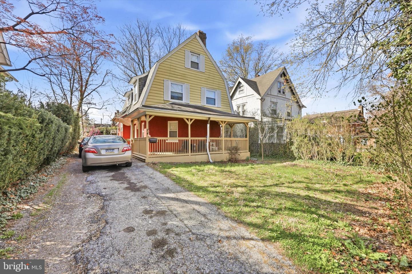 24 W Stewart Ave — photo