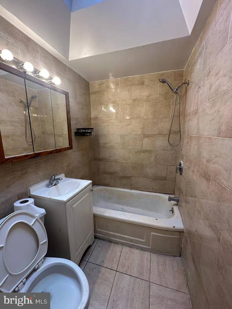 2019 Delmar Dr — photo