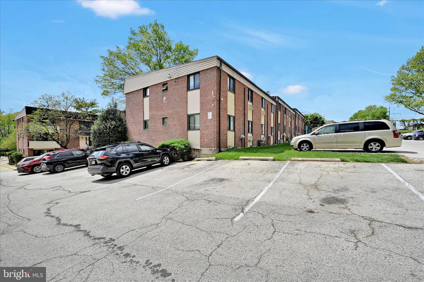 100 E Glenolden Ave #P12 — photo