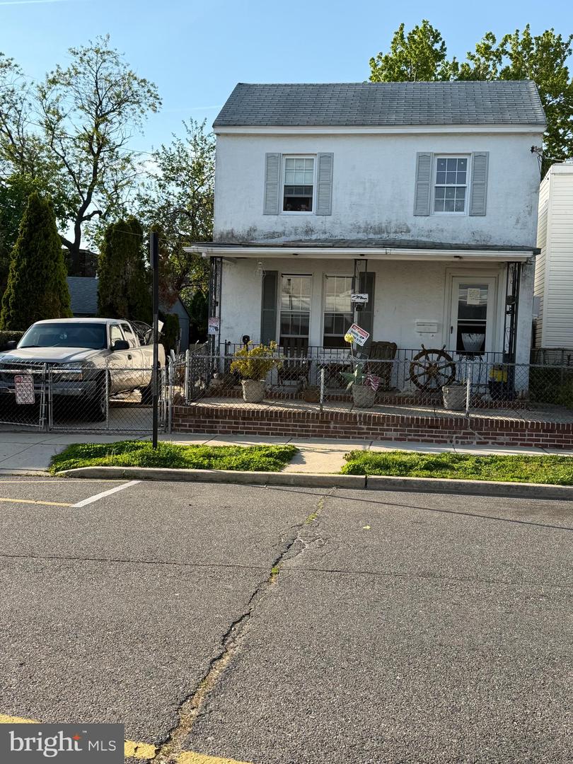 4 W 9th St — photo