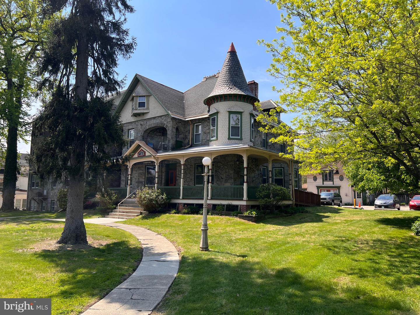 192 N Lansdowne Ave ##B1 — photo
