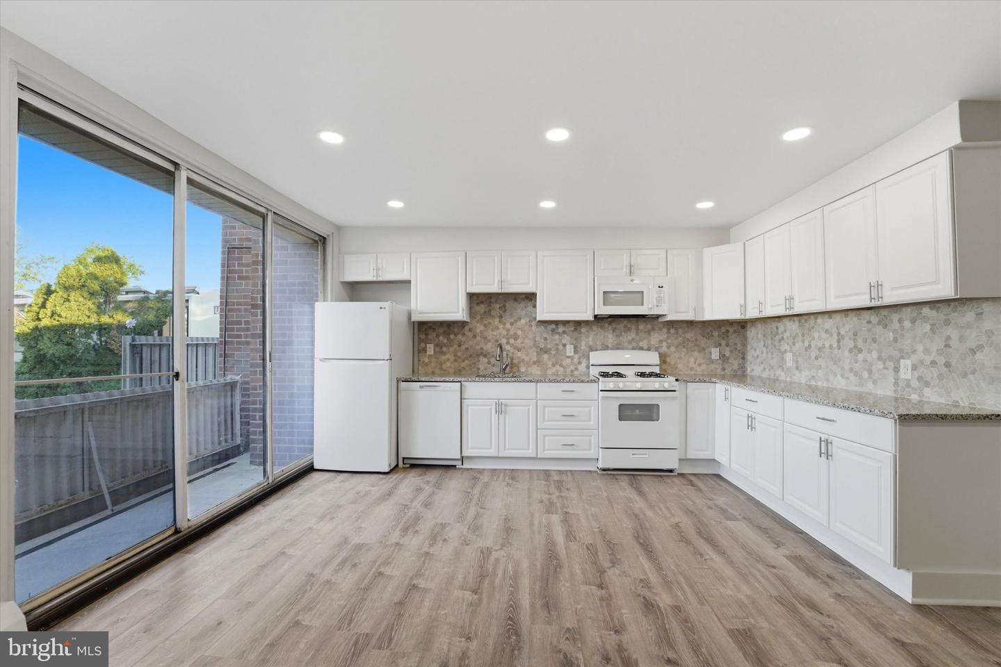100 E Glenolden Ave #R-10 — photo
