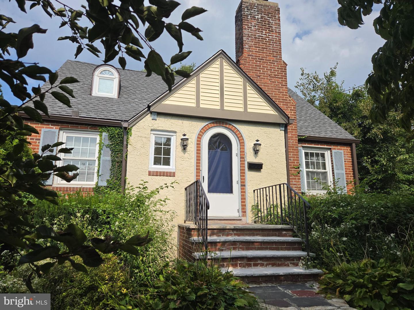 20 Davis Ave — photo