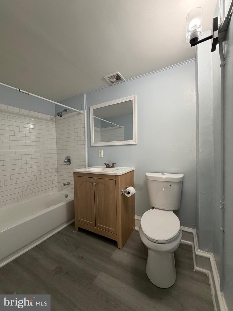 671 Long Ln #B — photo