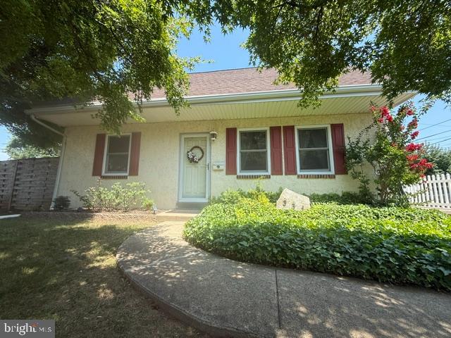 331 E Woodlyn Cir — photo
