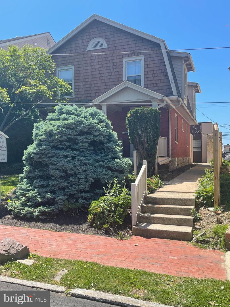 326 W Front St — photo