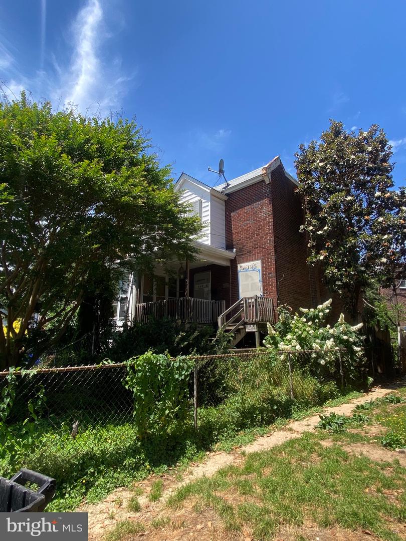336 W 15th St — photo