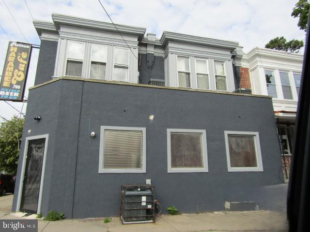 700 Lloyd St — photo