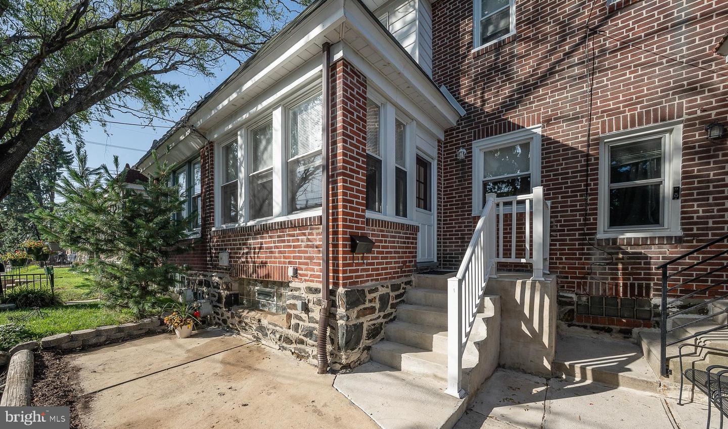 71 Barker Ave — photo