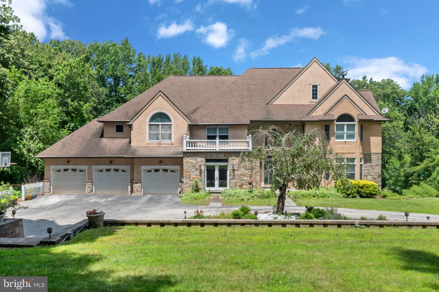 411 Marie Dr — photo