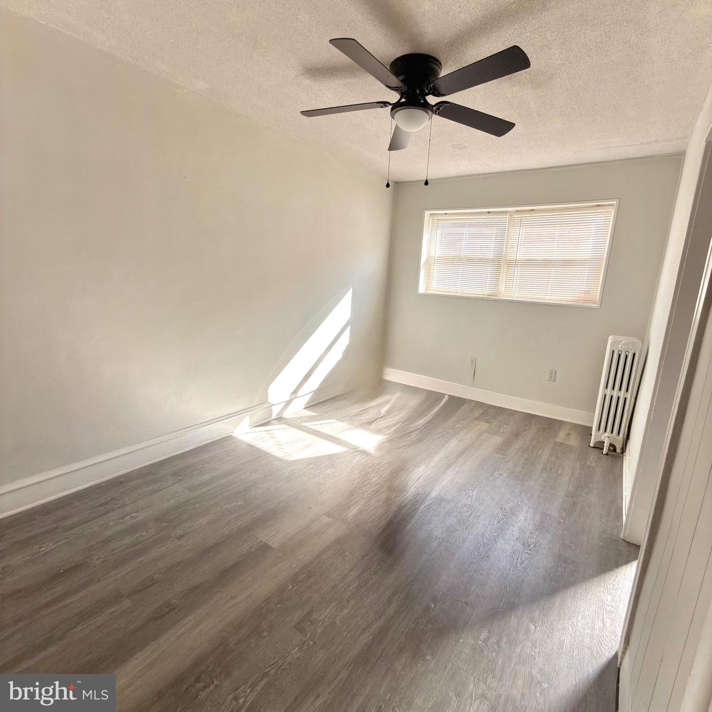119 Whitely Ter — photo