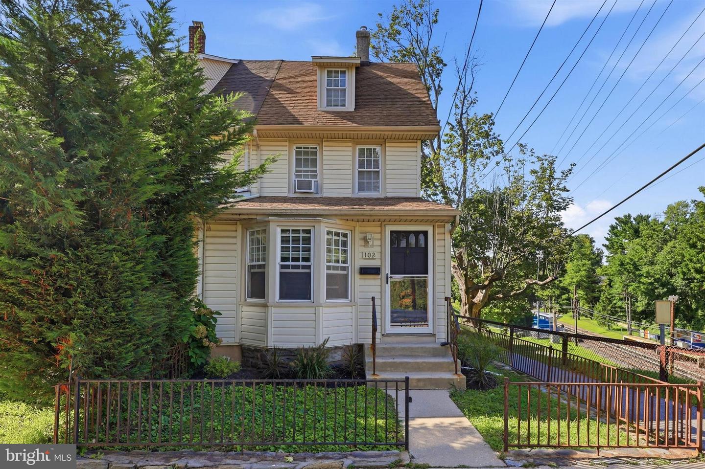 102 Garrett Ave — photo