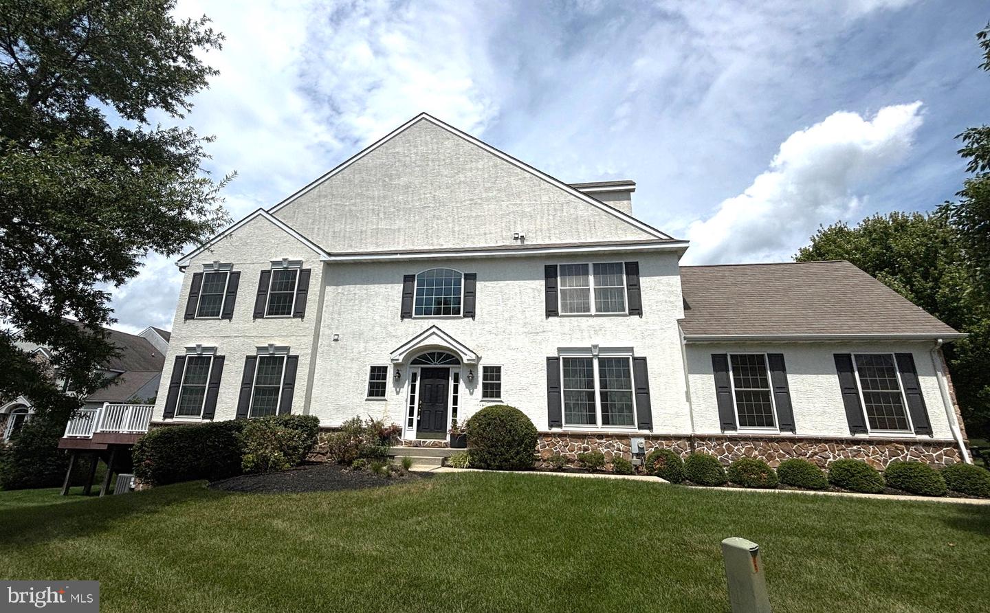 1 Robert Ct — photo