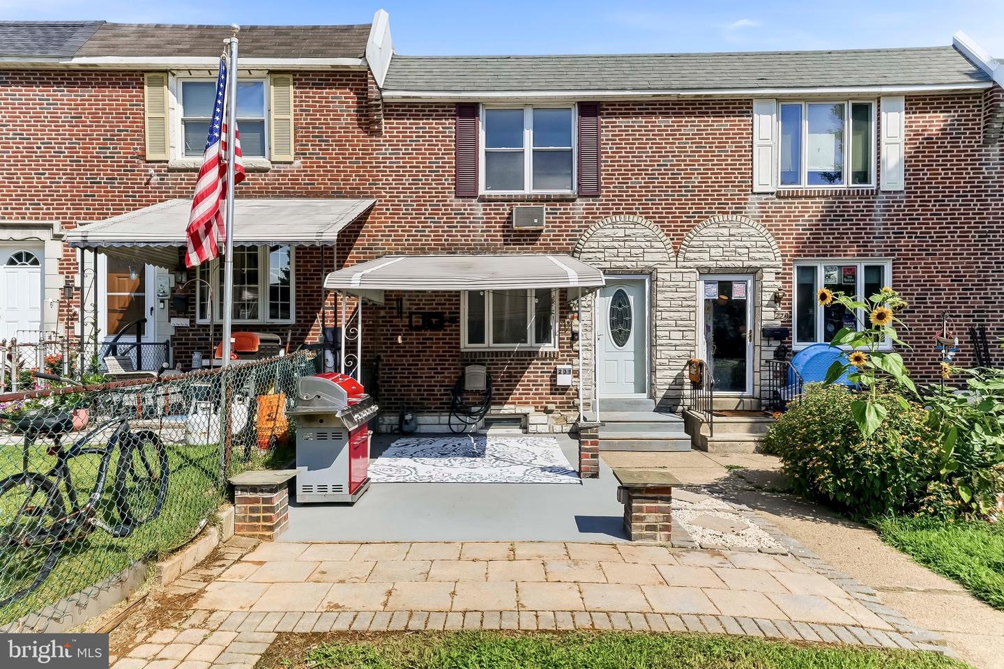 231 W Wyncliffe Ave — photo