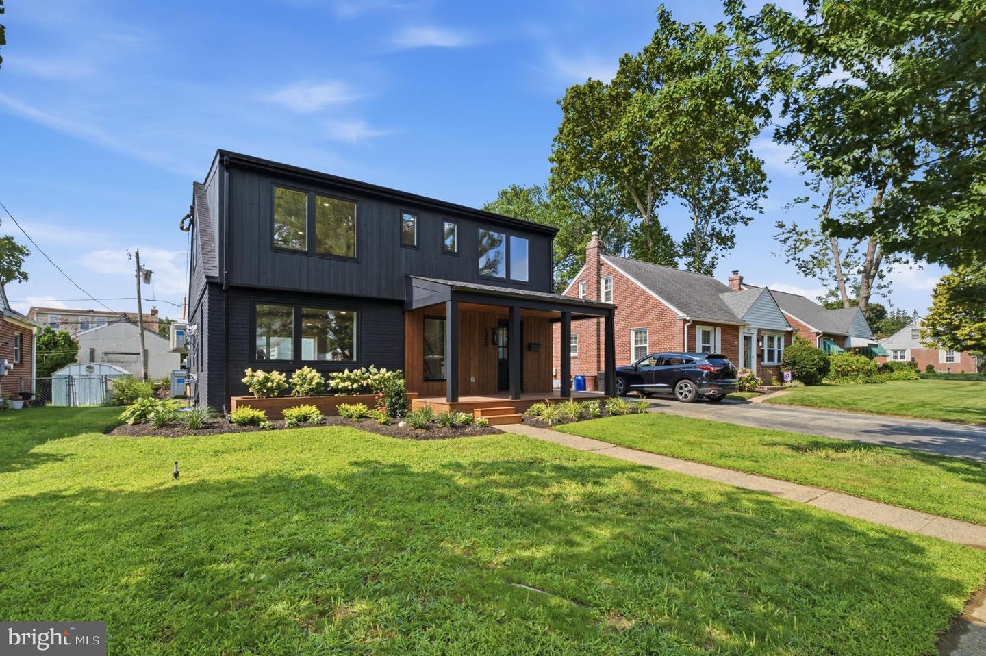 1348 Harrington Rd — photo