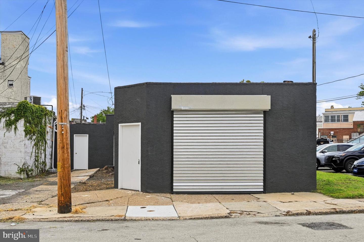 806 Powell Ave — photo